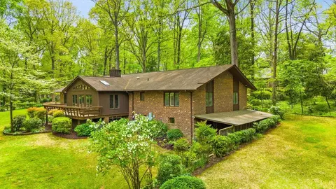 25 Peachtree Ln, Greer, SC 29651