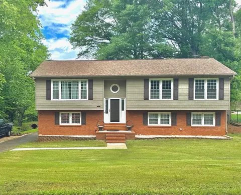 519 Hemlock Dr, Boiling Springs, SC 29316