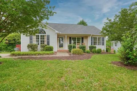 211 Queensbury Way, Spartanburg, SC 29302