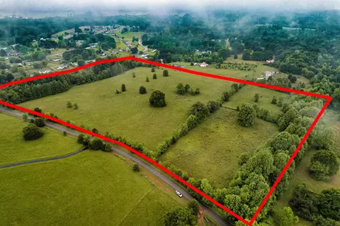 421 Apple Orchard Rd, Inman, SC 29349