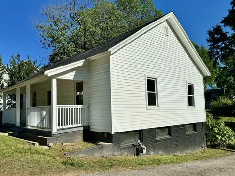 421 Pennsylvania Ave, Greer, SC 29650