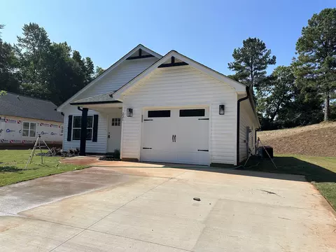 119 S Poplar Ave, Landrum, SC 29356