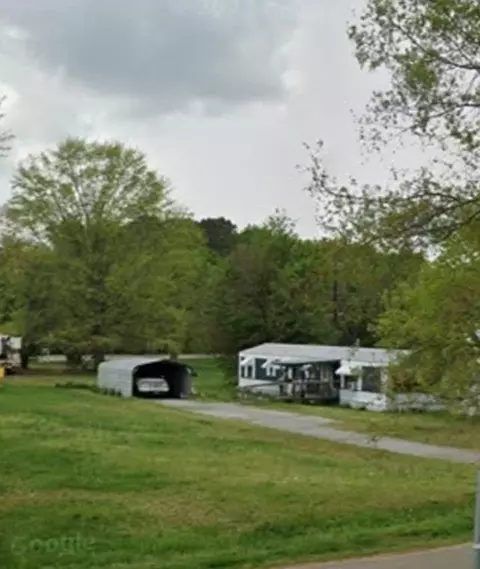 109 Peachtree Ln, Chesnee, SC 29323