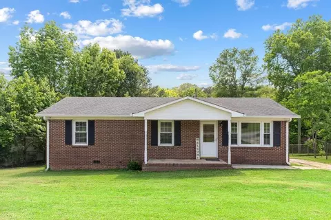 204 Iroquois Dr, Greenwood, SC 29646