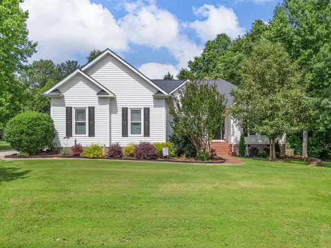 135 Monique Ln, Woodruff, SC 29388