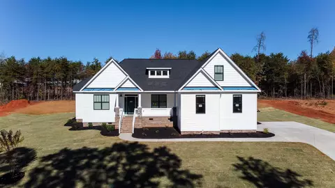 523 Forden Dr, Wellford, SC 29385