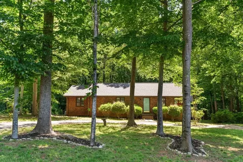 2 Bernhardt Dr, Spartanburg, SC 29302