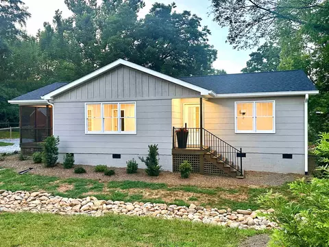 1300 E Rutherford St, Landrum, SC 29356