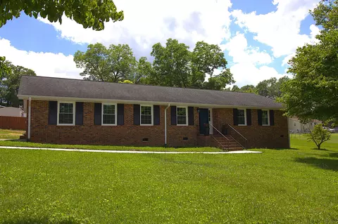 123 Greenway Dr, Cowpens, SC 29330