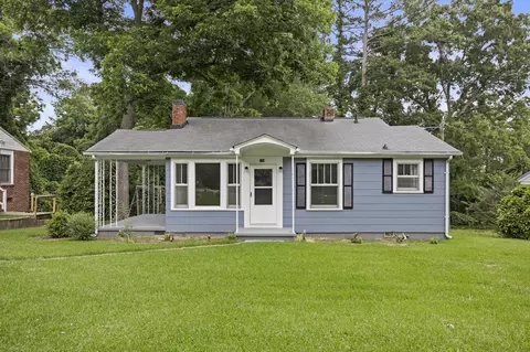 108 High St, Laurens, SC 29360