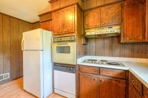 902 E Main St, Duncan, SC 29334 photo 6