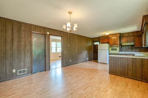 902 E Main St, Duncan, SC 29334 photo 4