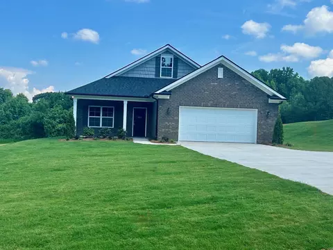 233 Carriage Gate Dr, Wellford, SC 29385