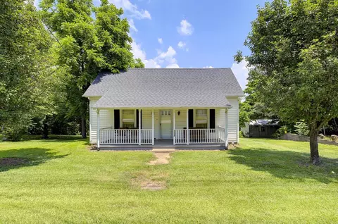 1328 Apalache St, Greer, SC 29651