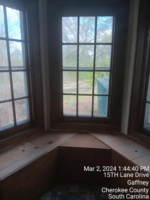 302 16th St, Gaffney, SC 29340 photo 3