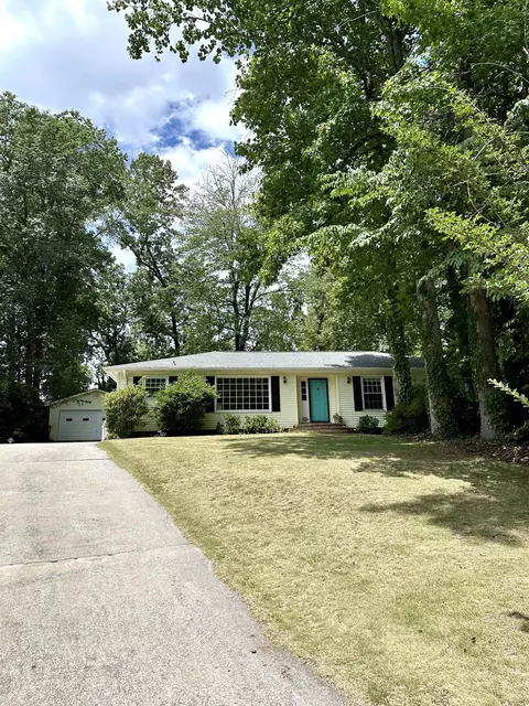 109 Ikes Ct, Taylors, SC 29687