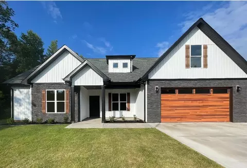 Exterior - 1605 Dickson Rd, Inman, SC 29349 photo 2 of 7