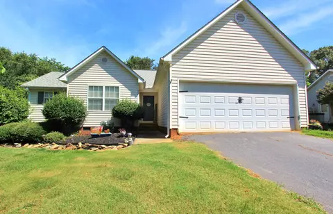 507 Hammett Rd, Wellford, SC 29385