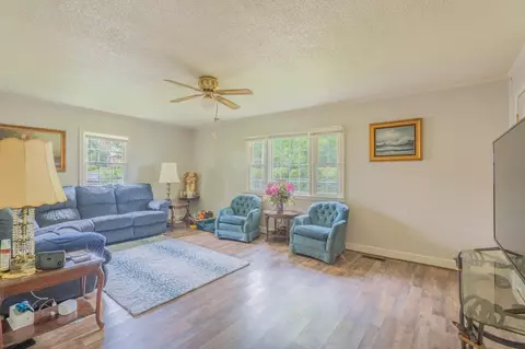 Living - 306 Walnut Dr, Gaffney, SC 29340 photo 2 of 2