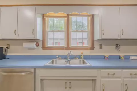 Kitchen - 306 Walnut Dr, Gaffney, SC 29340 photo 2 of 2