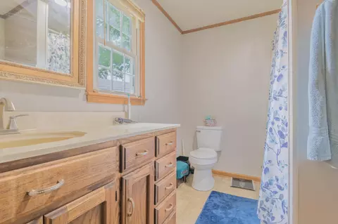 Bath - 306 Walnut Dr, Gaffney, SC 29340 photo 1 of 2