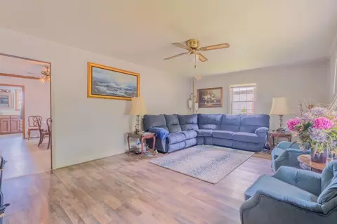 Living - 306 Walnut Dr, Gaffney, SC 29340 photo 1 of 2