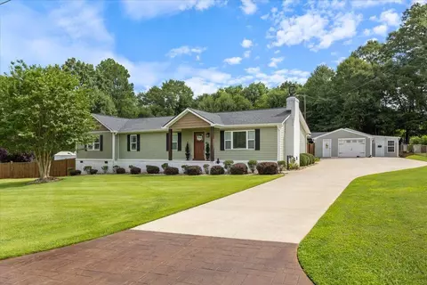 152 Hayes Cir, Wellford, SC 29385