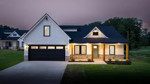 2002 Meadow Glen Ct, Chesnee, SC 29323