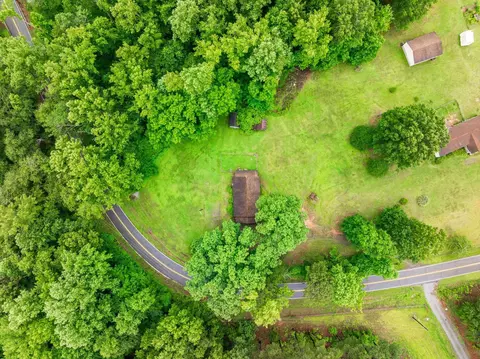 950 Dickson Rd, Campobello, SC 29322 photo 8