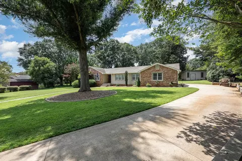 7 Gail Ct, Spartanburg, SC 29307