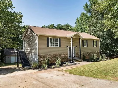 309 Packridge Rd, Taylors, SC 29687