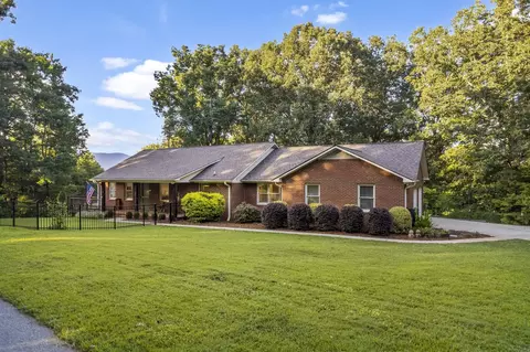121 Lanier Dr, Landrum, SC 29356
