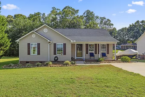 1104 Brookwood Dr, Boiling Springs, SC 29316