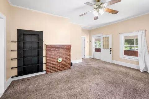 Living - 4 Waldrop St, Enoree, SC 29335 photo 2 of 3