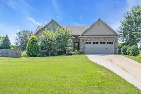 311 Cliffrose Ct, Spartanburg, SC 29306