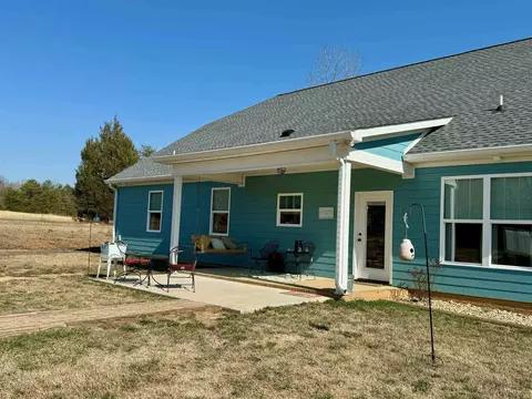 Exterior - 304 Dorman Rd, Campobello, SC 29322 photo 2 of 10