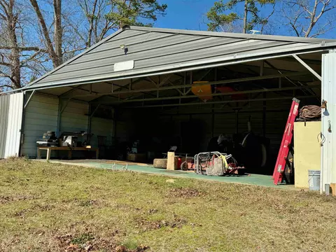 Exterior - 304 Dorman Rd, Campobello, SC 29322 photo 8 of 10