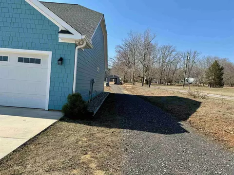 Exterior - 304 Dorman Rd, Campobello, SC 29322 photo 6 of 10