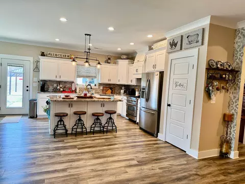 Kitchen - 304 Dorman Rd, Campobello, SC 29322 photo 1 of 4