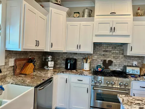 Kitchen - 304 Dorman Rd, Campobello, SC 29322 photo 3 of 4