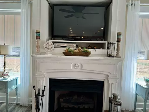 Living - 304 Dorman Rd, Campobello, SC 29322 photo 2 of 2