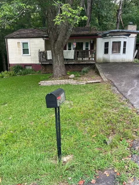 18 Hughes Rd, Greenville, SC 29611