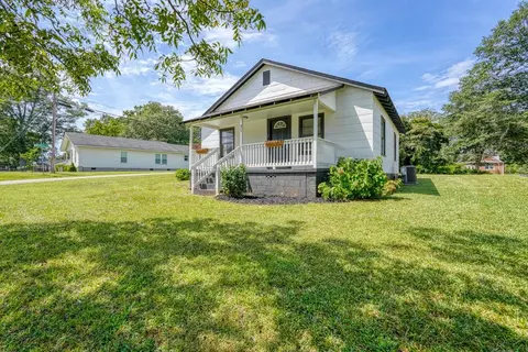 31 Bridges St, Inman, SC 29349