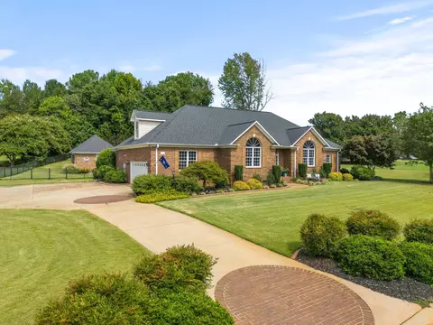 420 Waterford Pointe Dr, Boiling Springs, SC 29316