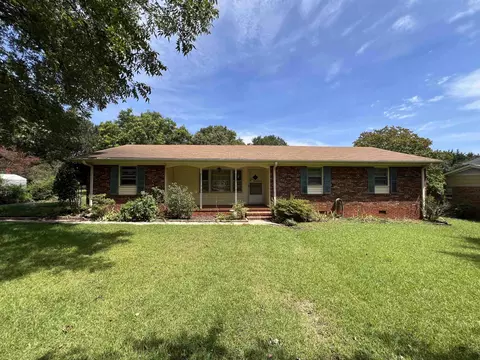 2011 Evergreen Dr, Boiling Springs, SC 29316