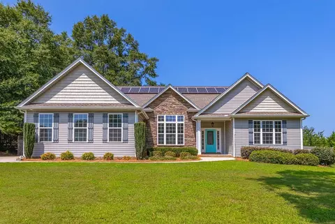 135 Roundstone Dr, Inman, SC 29349