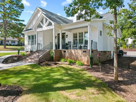 202 Vandiventer Dr, Greer, SC 29650