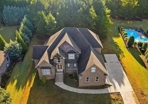 742 E Long Bay Dr, Inman, SC 29349