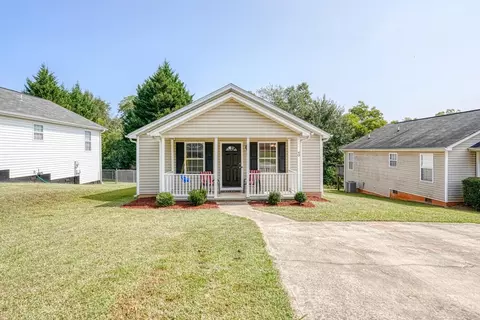 40 Church Ave, Inman, SC 29349