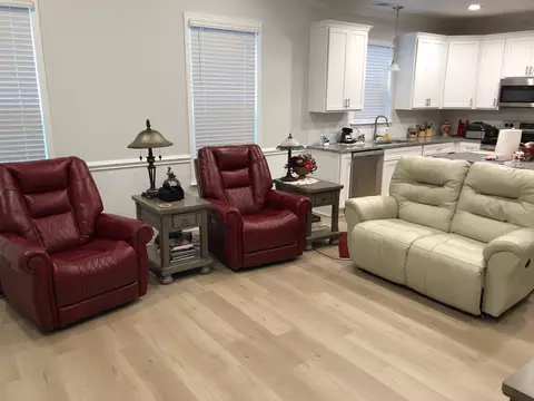 Living - 2301 Davenport Ct, Moore, SC 29369 photo 3 of 3